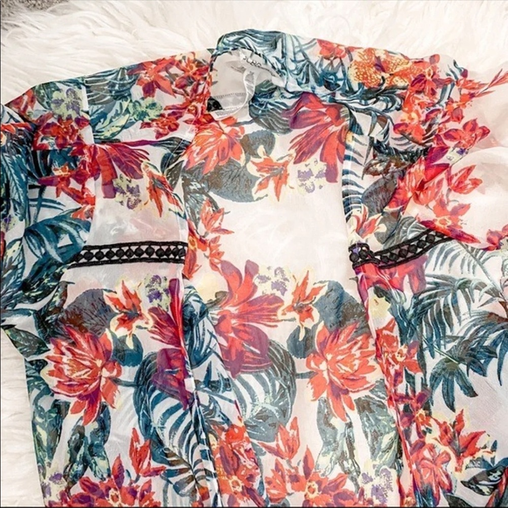 BCBG BCBGeneration kimono floral white red black - Picture 6 of 7
